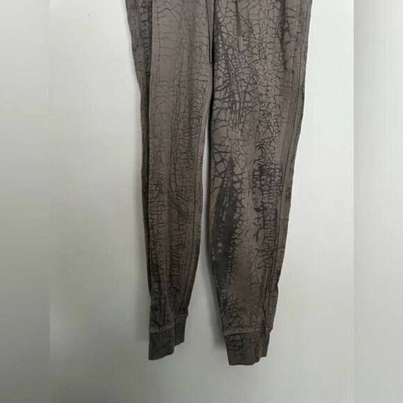 Lululemon Warm Down Jogger 7/8 Length Thread Dye Rover Black, Size 0 - Picture 5 of 7